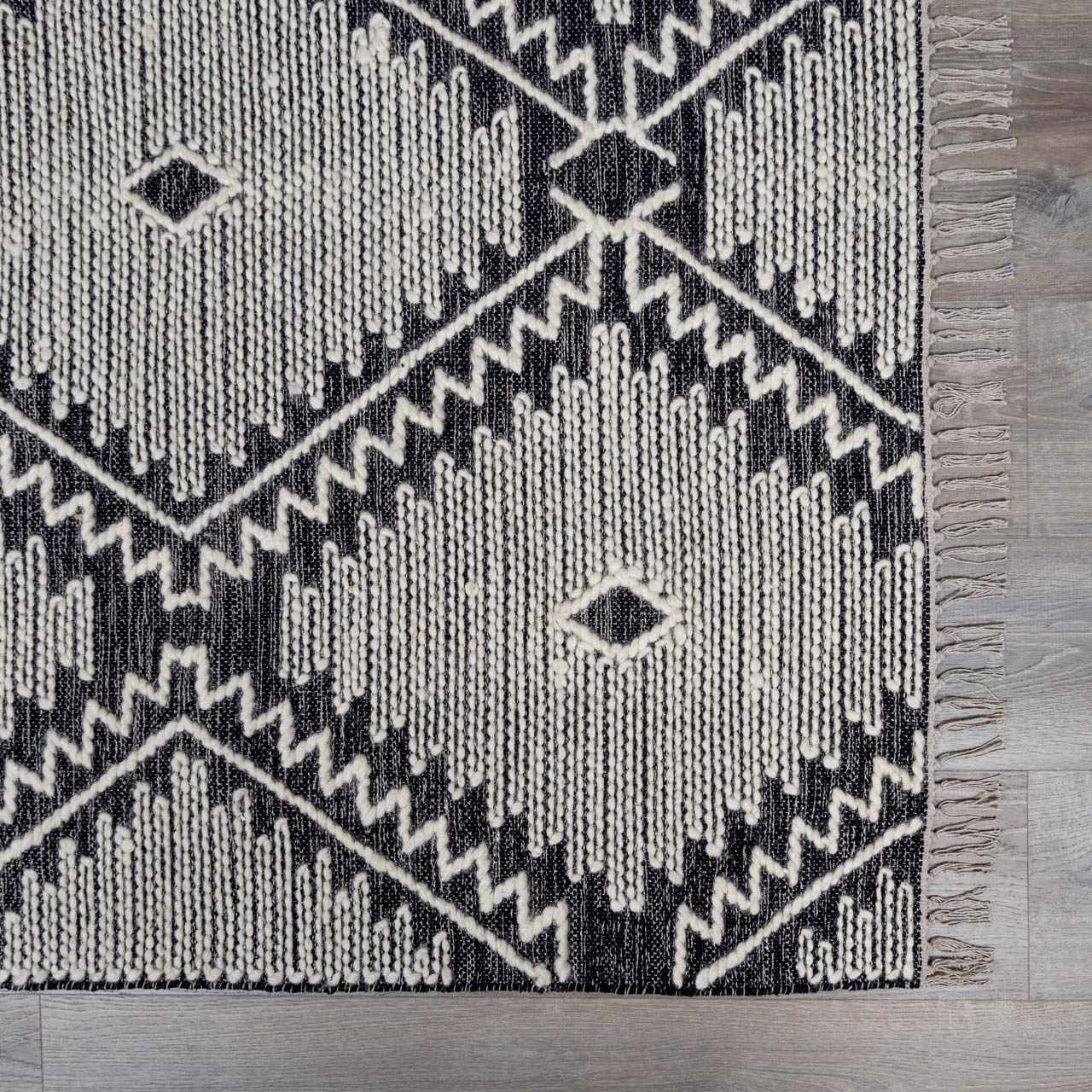 Brownhills Cream&Black Trellis Cotton Area Rug - Bibenanova