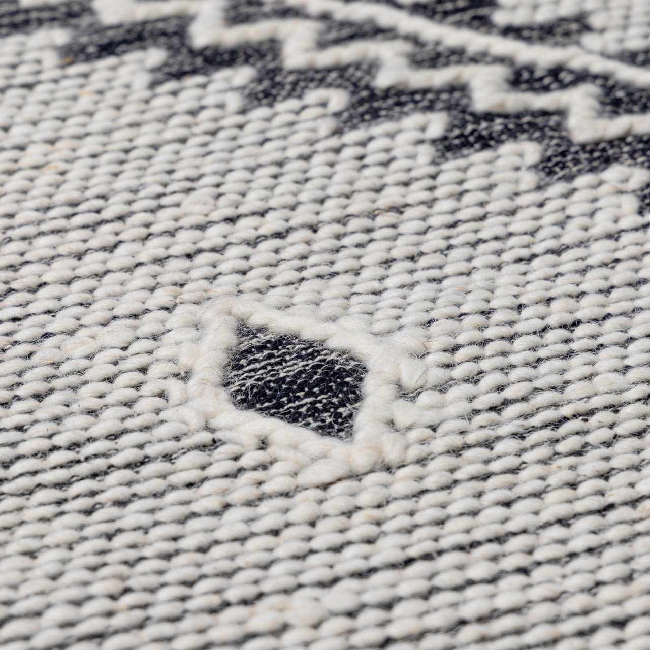 Brownhills Cream&Black Trellis Cotton Area Rug - Bibenanova