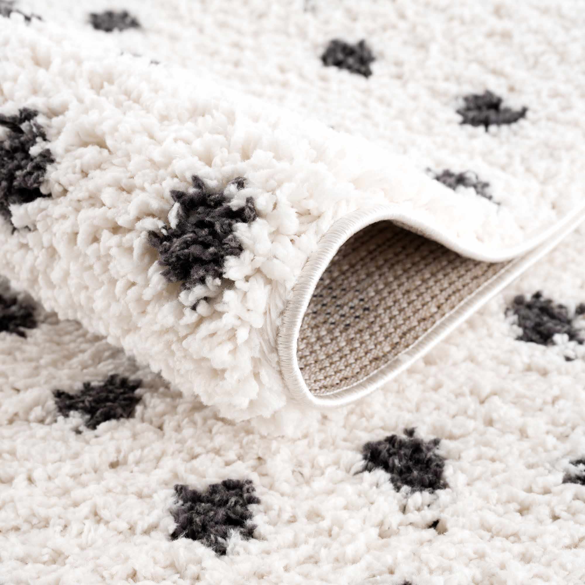 Chaia Dotted Black & White Plush Rug - Bibenanova