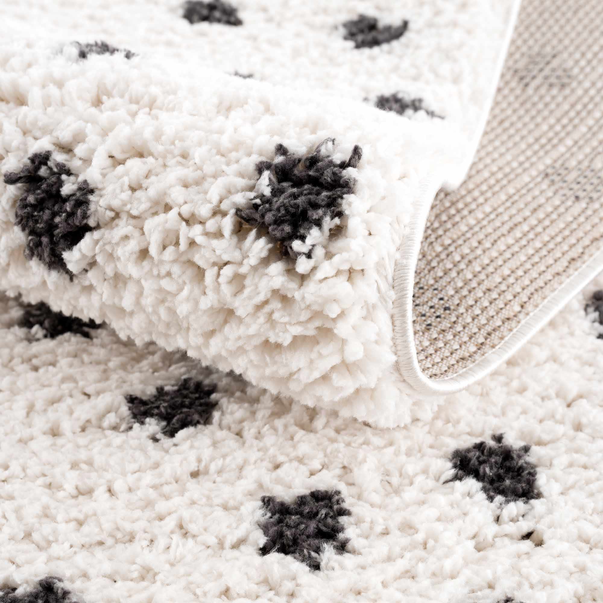 Chaia Dotted Black & White Plush Rug - Bibenanova