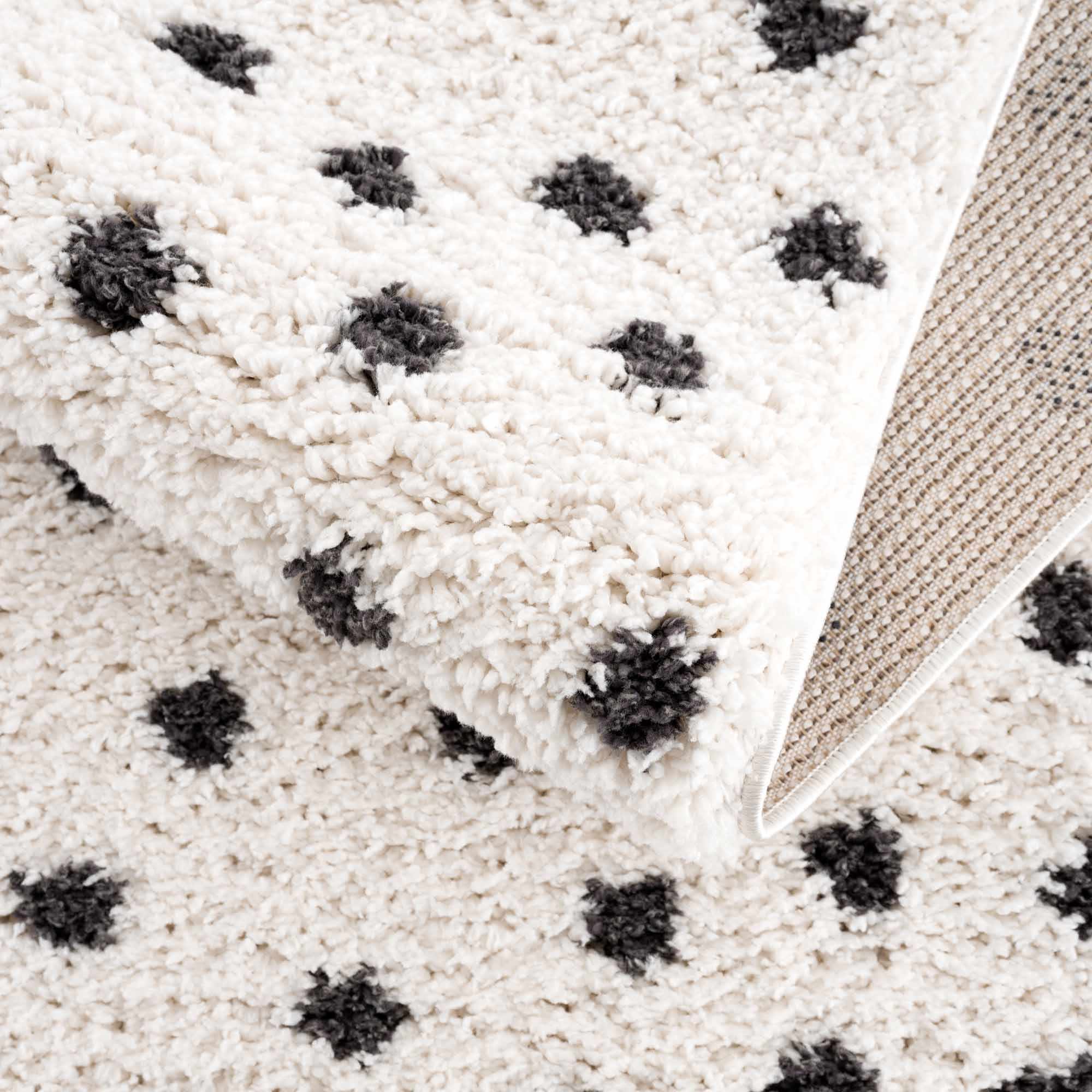 Chaia Dotted Black & White Plush Rug - Bibenanova