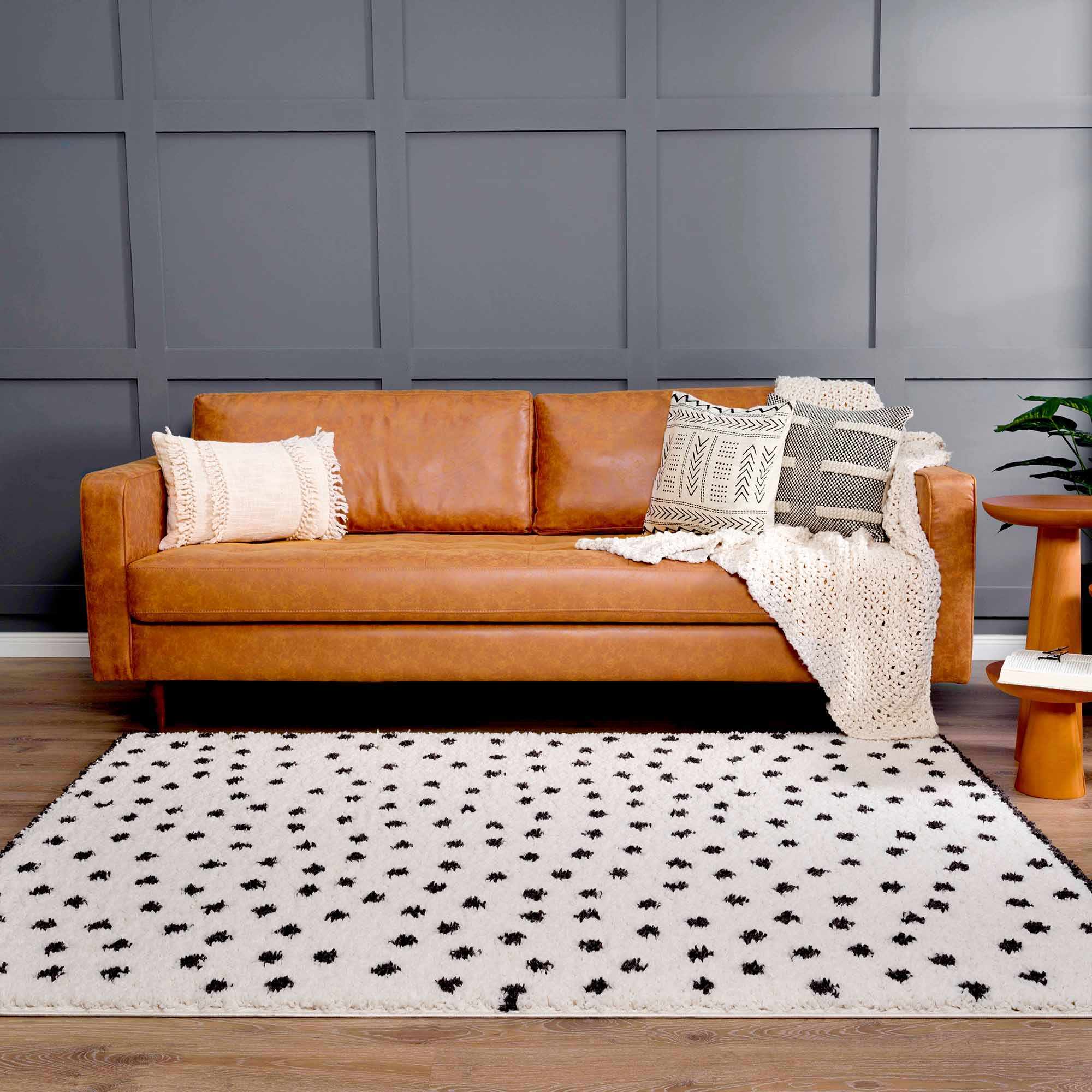 Chaia Dotted Black & White Plush Rug - Bibenanova