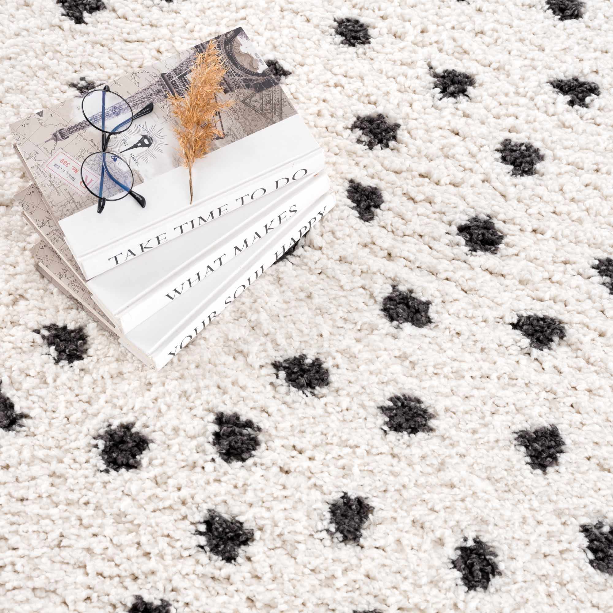 Chaia Dotted Black & White Plush Rug - Bibenanova