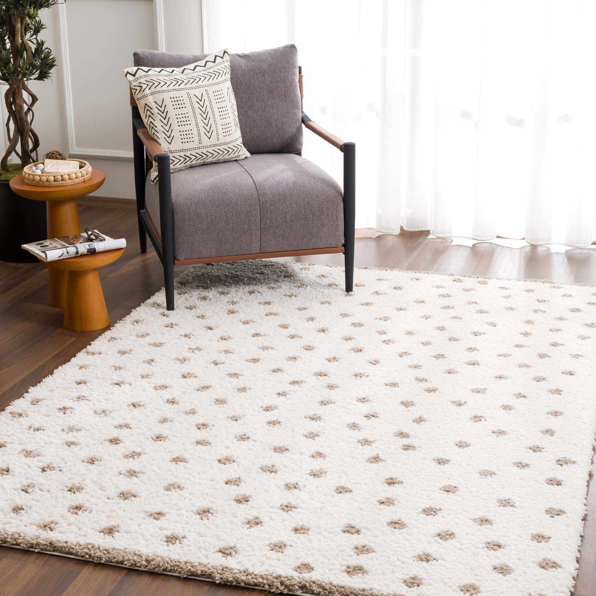 Chaia Dotted Cream & Brown Plush Rug - Bibenanova