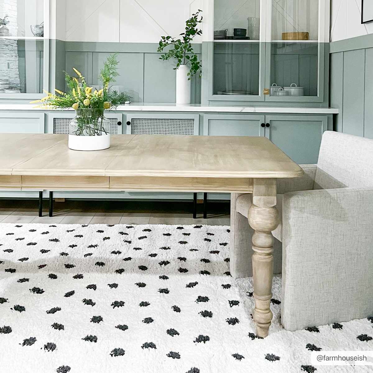 Chaia Dotted Black & White Plush Rug - Bibenanova