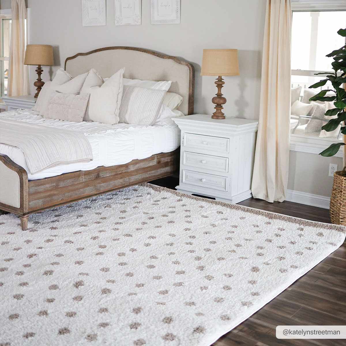 Chaia Dotted Cream & Brown Plush Rug - Bibenanova