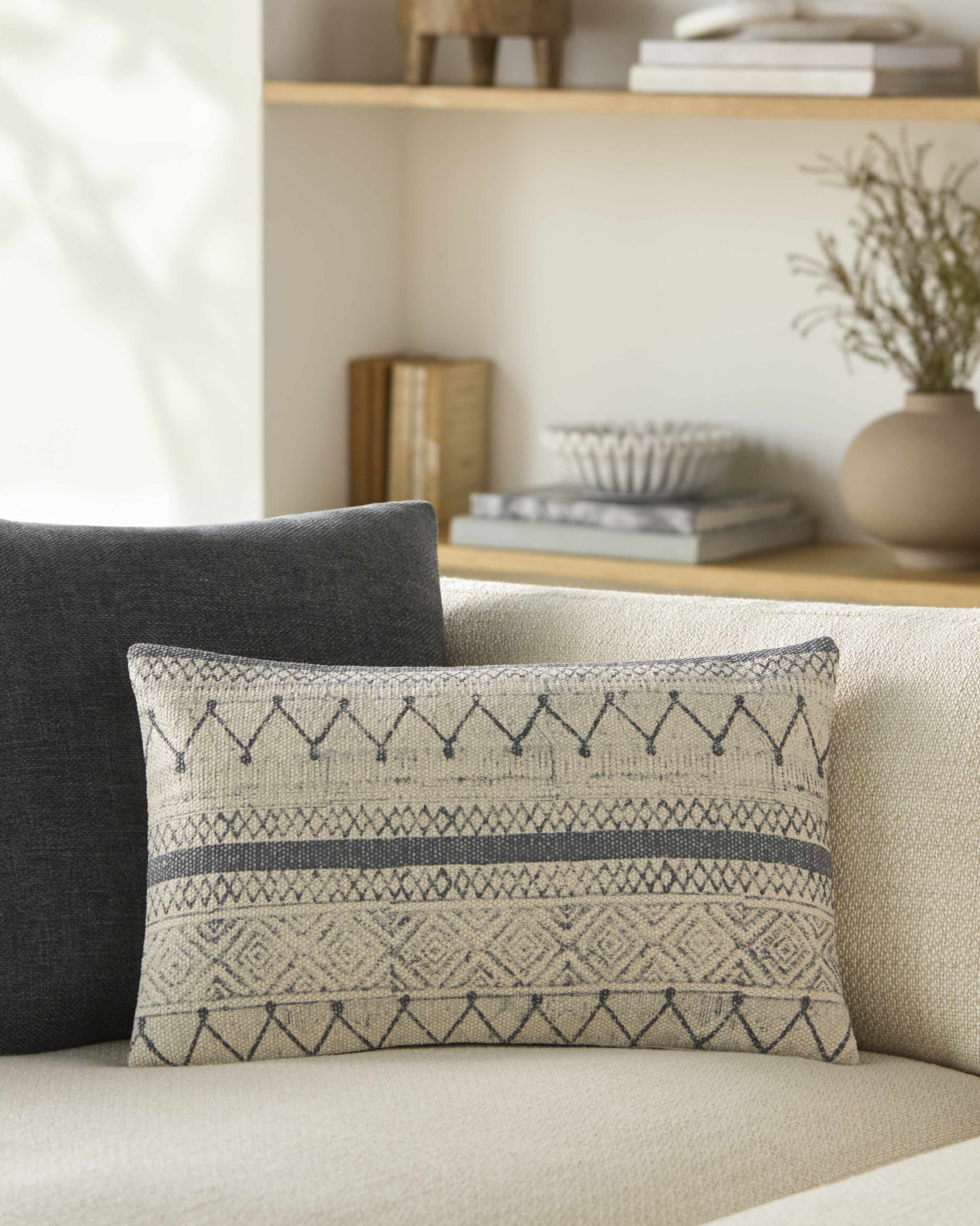 Tariji Monochrome Patterned Throw Pillow - Bibenanova